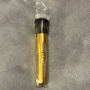 BareMinerals Feather light brush
